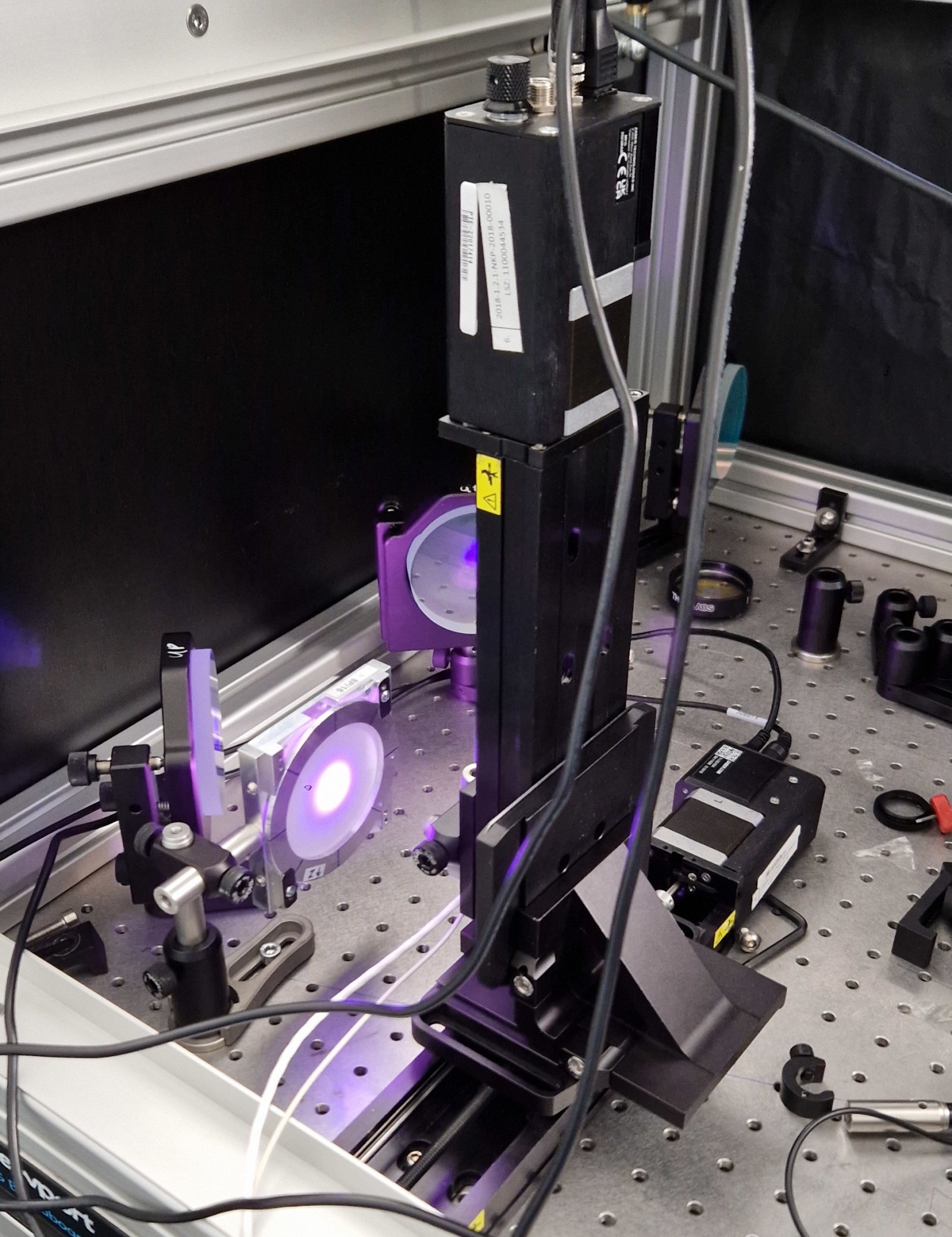 Terahertz Wave Accelerating